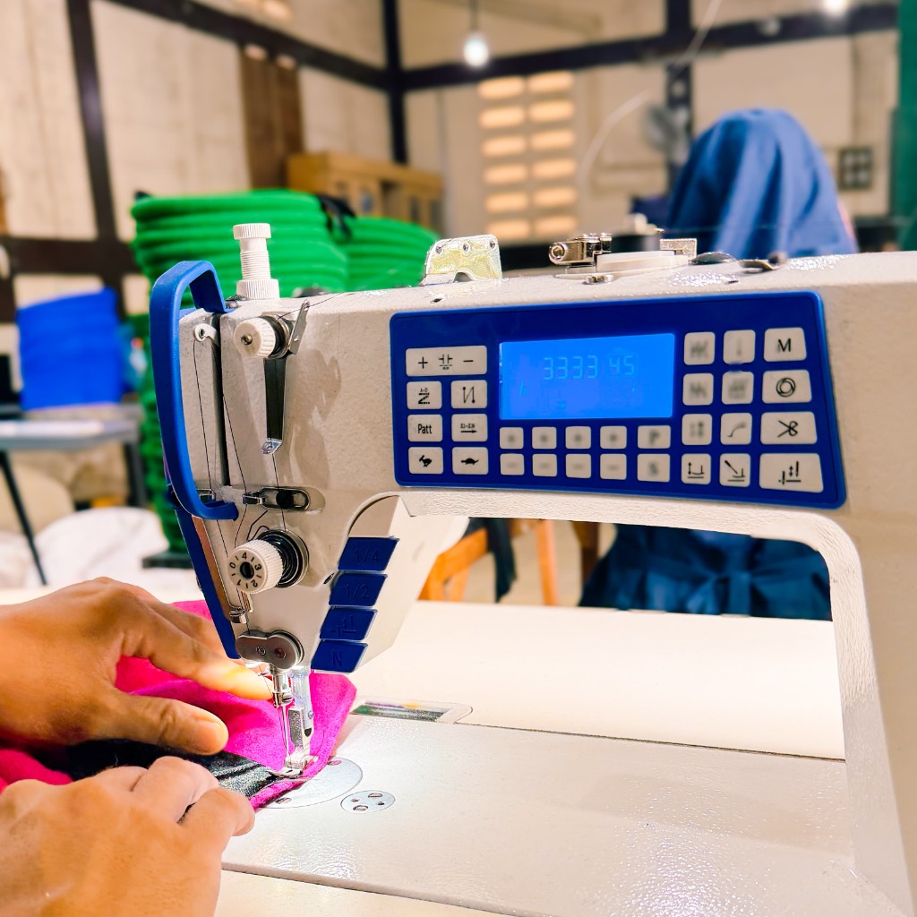 Mesin jahit industri — produksi baret presisi